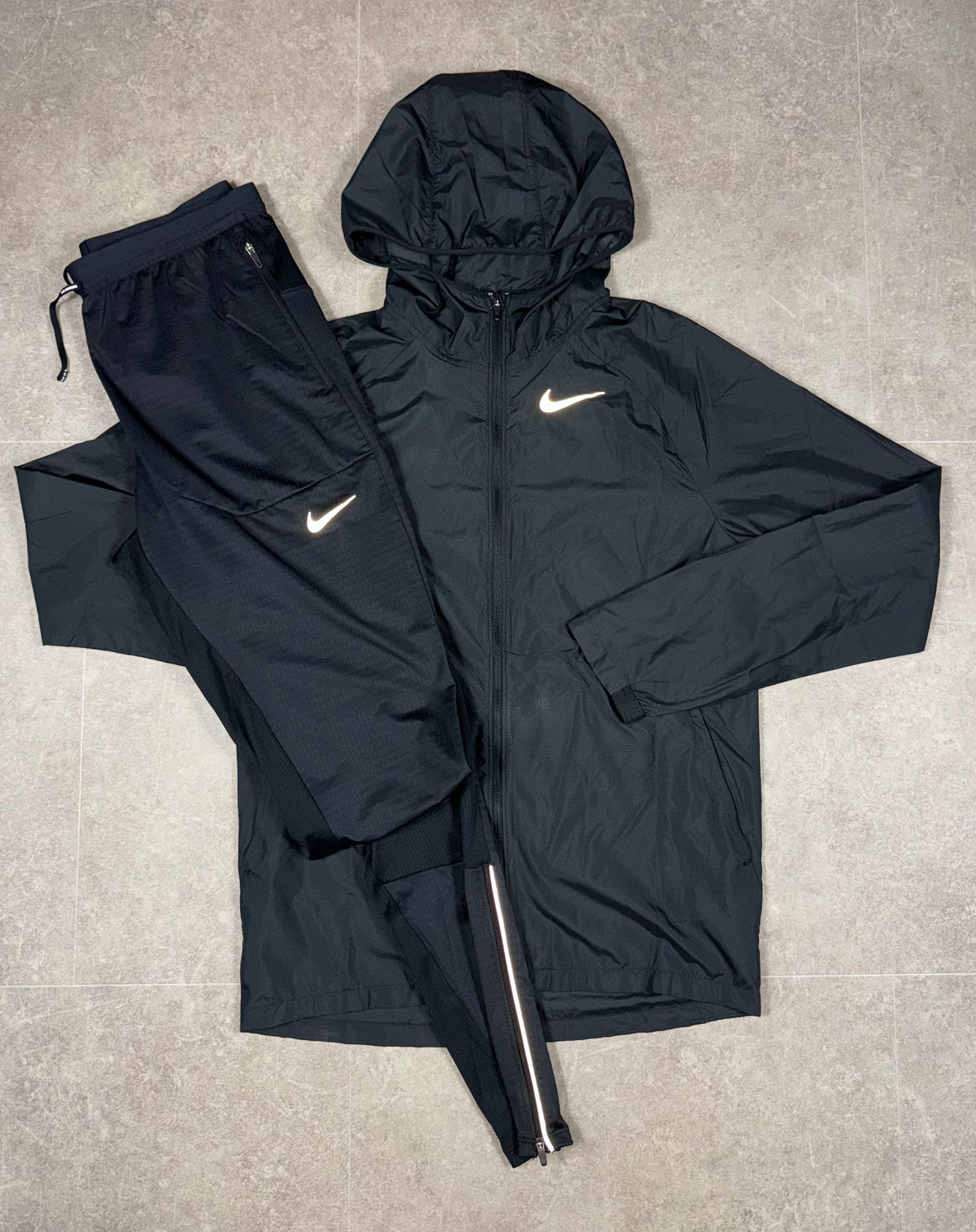 Nike Running Essentials Jacket + Black Phenoms